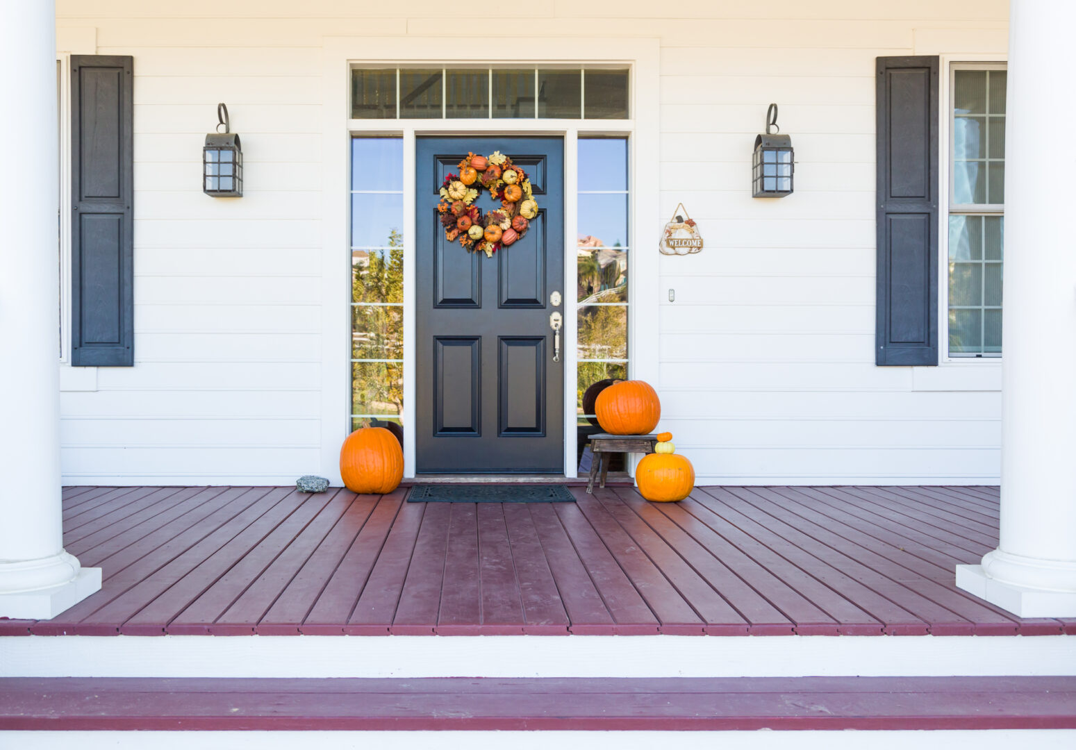 Fall,Decoration,Adorns,Beautiful,Entry,Way,To,Home.